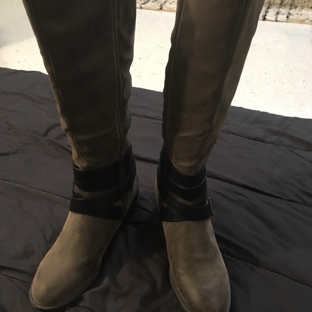 👢Grey knee-high boots!!👢